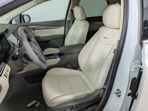 New 2025 Cadillac XT5 Premium Luxury w/ LPO, Floor Liner Package image 17