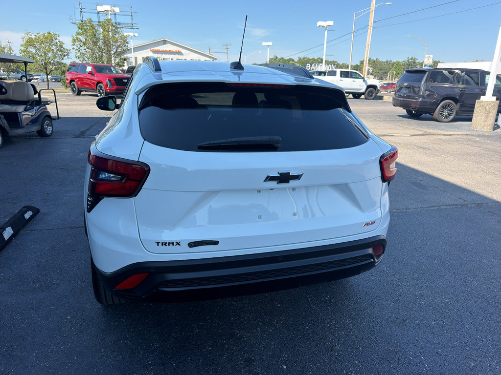 Used 2025 Chevrolet Trax RS w/ Driver Confidence Package FWD image 4