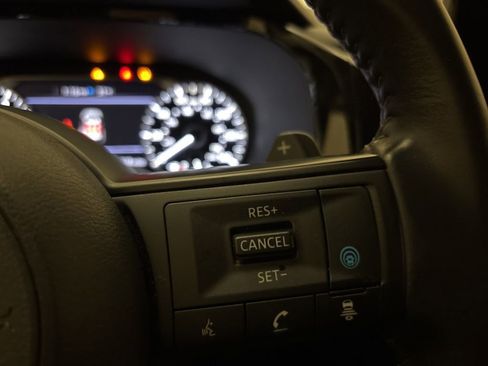 Used 2025 Nissan Pathfinder SV image 17