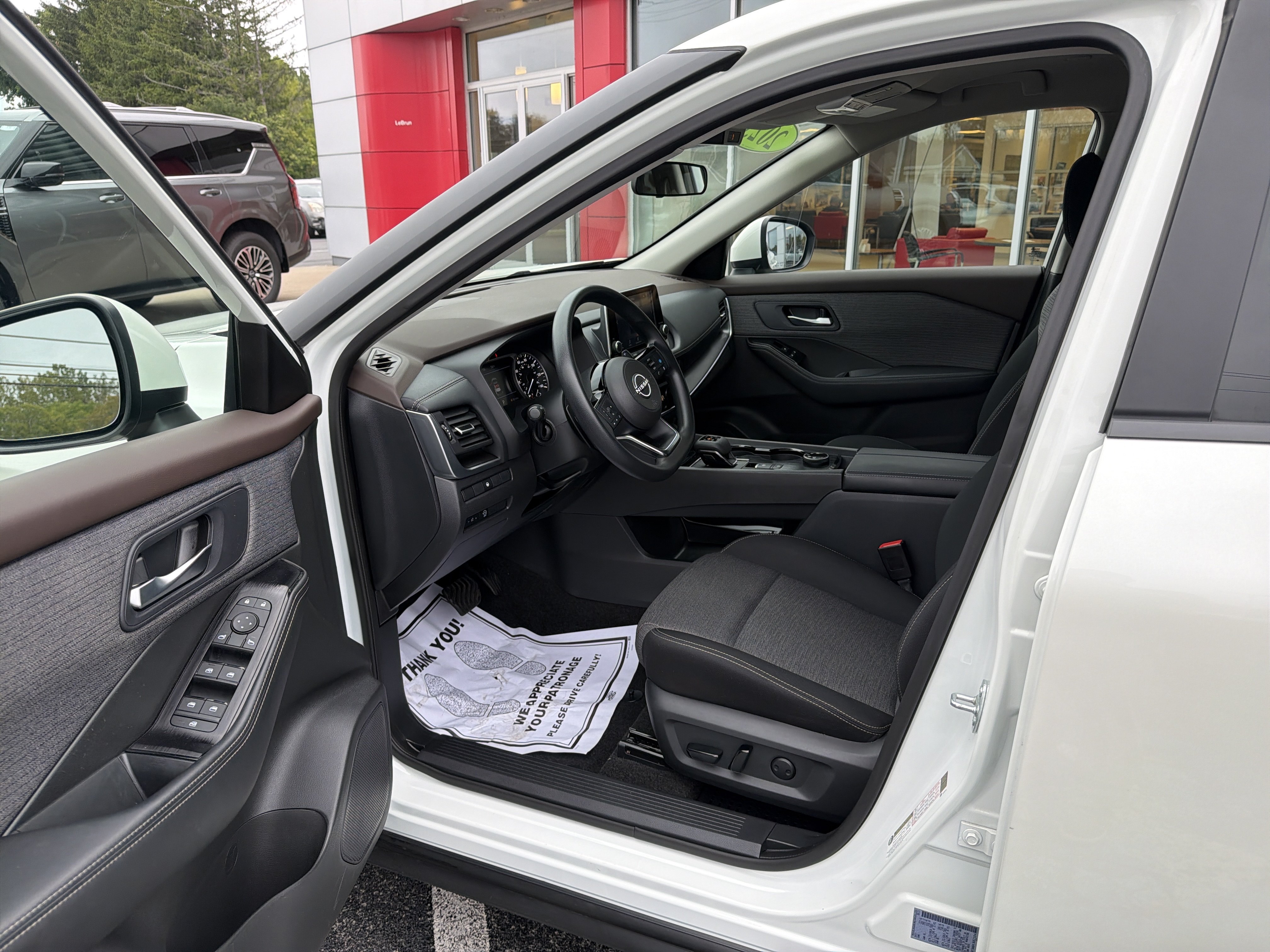 Certified 2023 Nissan Rogue SV AWD/4WD image 2