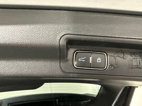 Used 2023 Ford Explorer Limited w/ Limited Technology Package RWD image 11