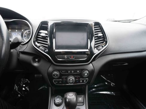 Used 2019 Jeep Cherokee Limited image 17