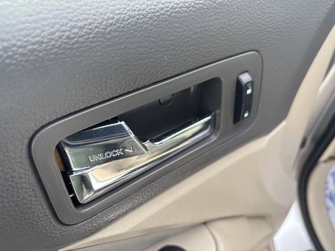 Used 2012 Ford Fusion SE FWD image 16