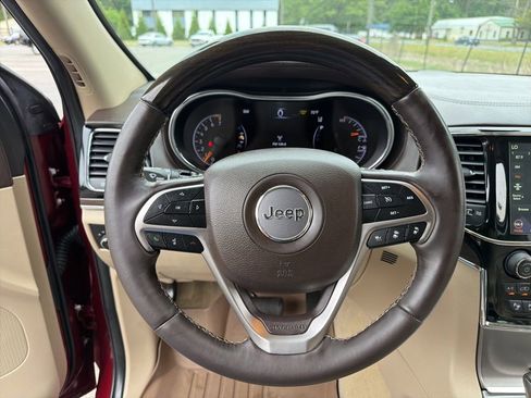 Used 2020 Jeep Grand Cherokee Overland AWD/4WD image 15