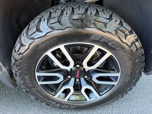 Used 2022 GMC Sierra 1500 AT4 w/ AT4 Premium Package AWD/4WD image 12