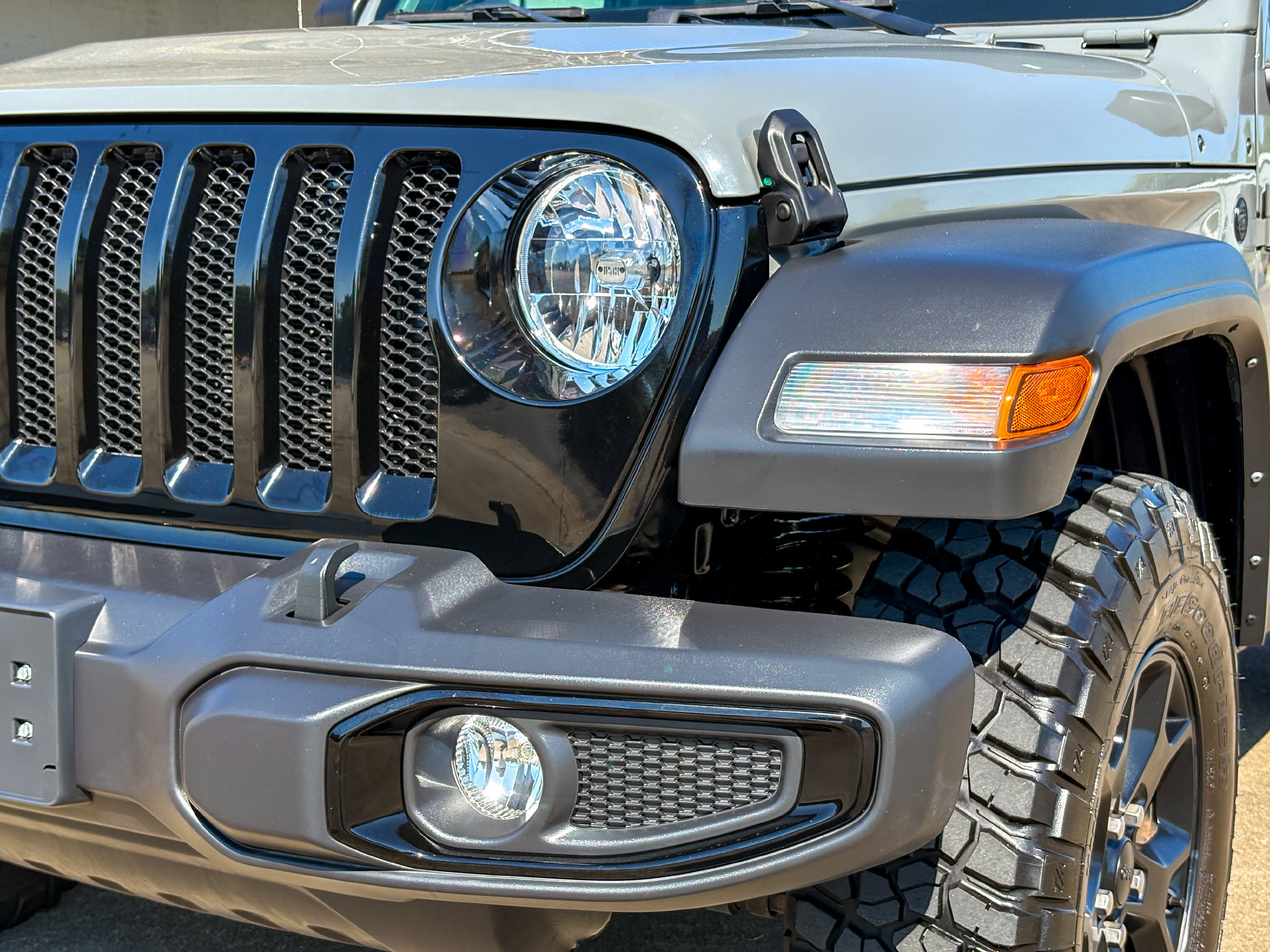 Used 2022 Jeep Wrangler Sport AWD/4WD image 6