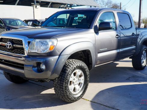 Used 2011 Toyota Tacoma PreRunner image 3