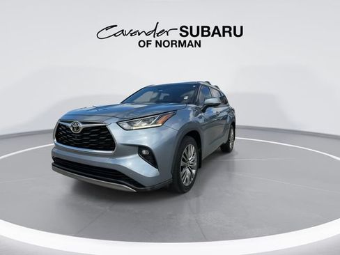 Used 2022 Toyota Highlander Platinum AWD/4WD image 4