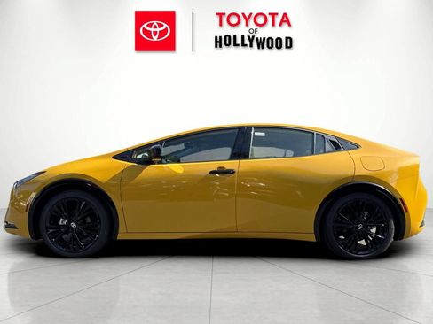 New 2027 Toyota Prius FWD image 9