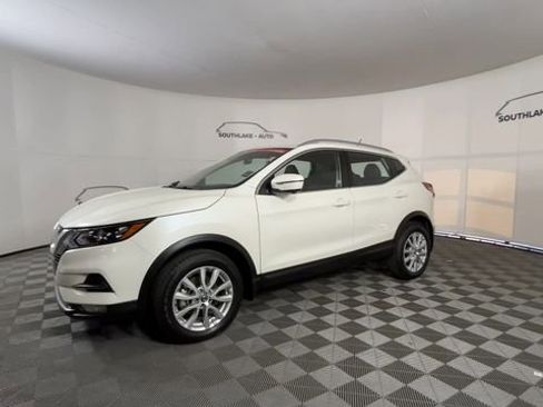 Certified 2022 Nissan Rogue Sport SV w/ Technology Package AWD/4WD image 4
