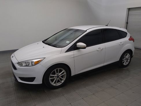 Used 2017 Ford Focus SE image 2