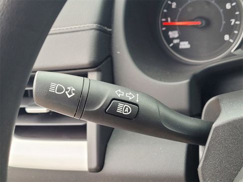 Used 2023 GMC Terrain SLE w/ Driver Convenience Package image 16