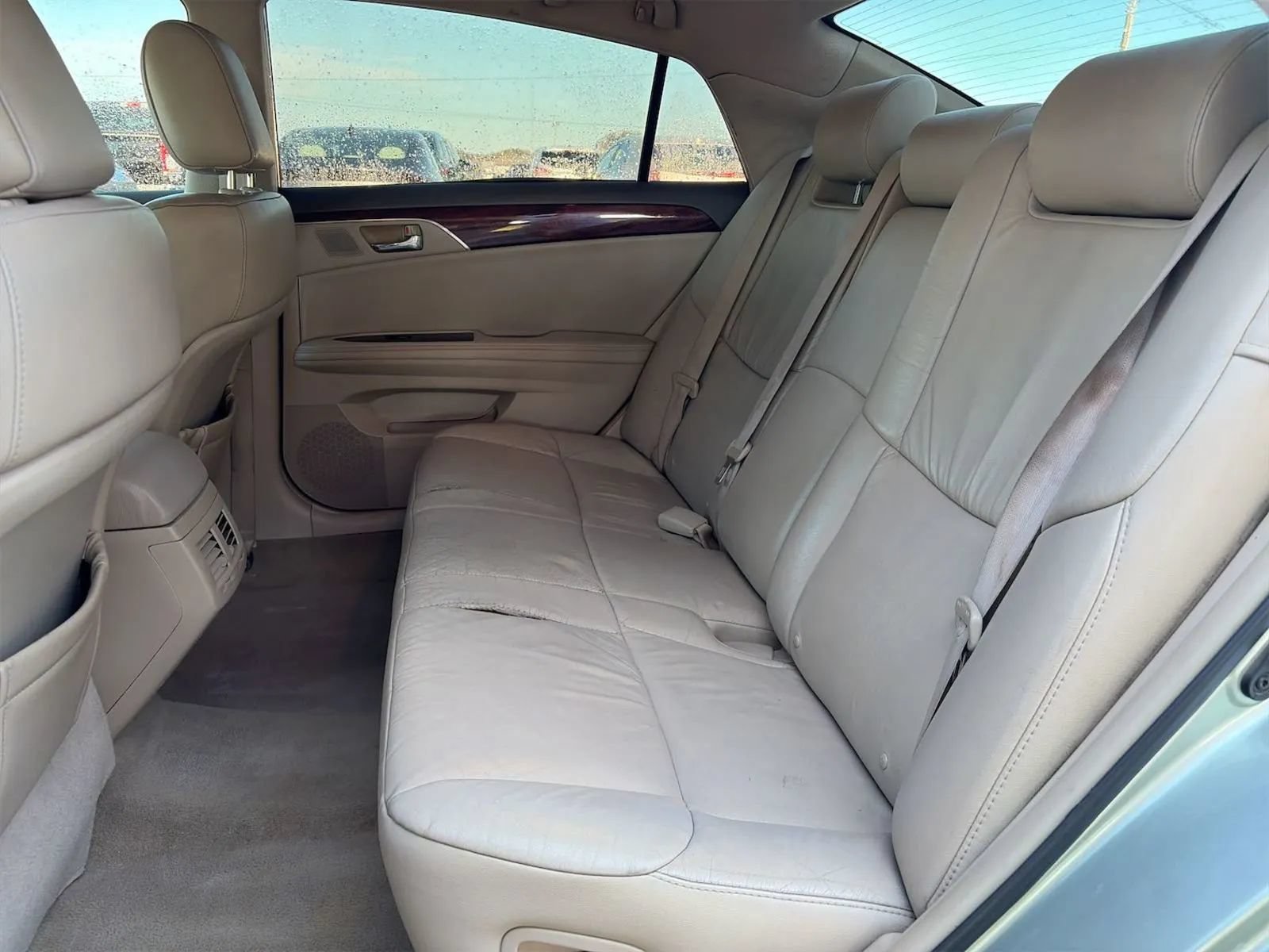 Used 2010 Toyota Avalon XLS FWD image 4