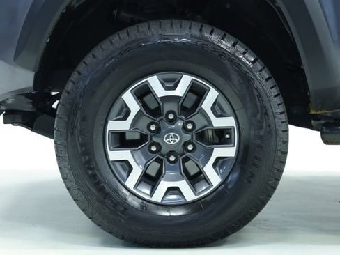 Used 2020 Toyota Tacoma TRD Off-Road image 8