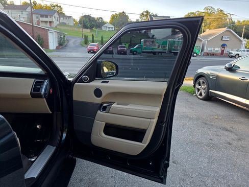 Used 2014 Land Rover Range Rover Sport HSE image 15