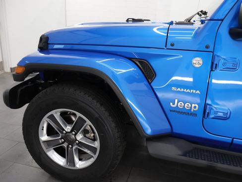 Used 2022 Jeep Wrangler Unlimited Sahara w/ LED Lighting Group AWD/4WD image 33
