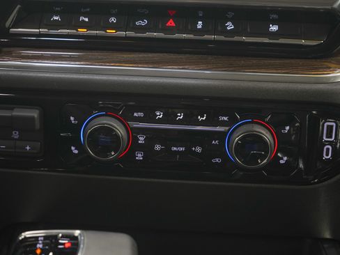 Used 2024 Chevrolet Silverado 1500 LT Trail Boss w/ LT Trail Boss Premium Package AWD/4WD image 20