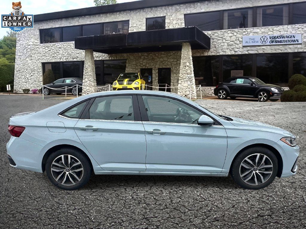 Used 2026 Volkswagen Jetta SE FWD image 5