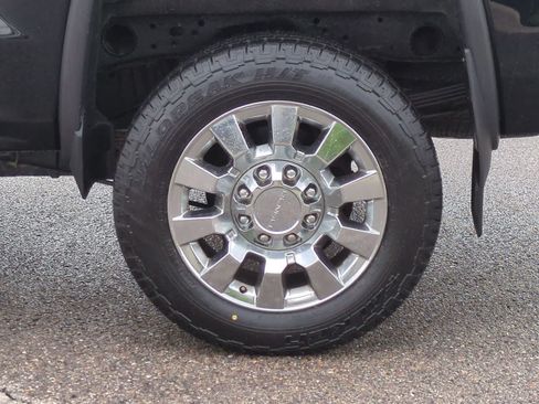 Used 2017 GMC Sierra 2500 Denali w/ Suspension Package, Off-Road AWD/4WD image 14