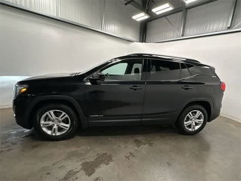 Used 2020 GMC Terrain SLE w/ Driver Convenience Package image 2