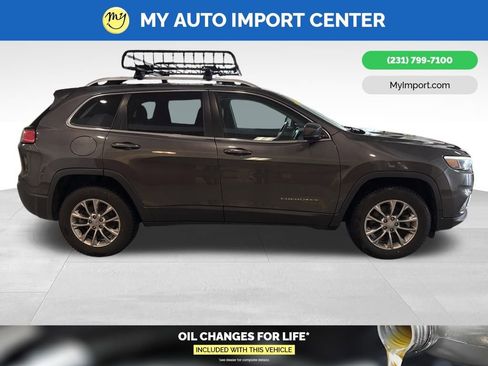 Used 2019 Jeep Cherokee Latitude Plus w/ Comfort/Convenience Group image 8