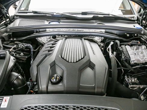 Certified 2026 Porsche Macan AWD/4WD image 32