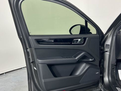 Used 2023 Porsche Cayenne Coupe image 15