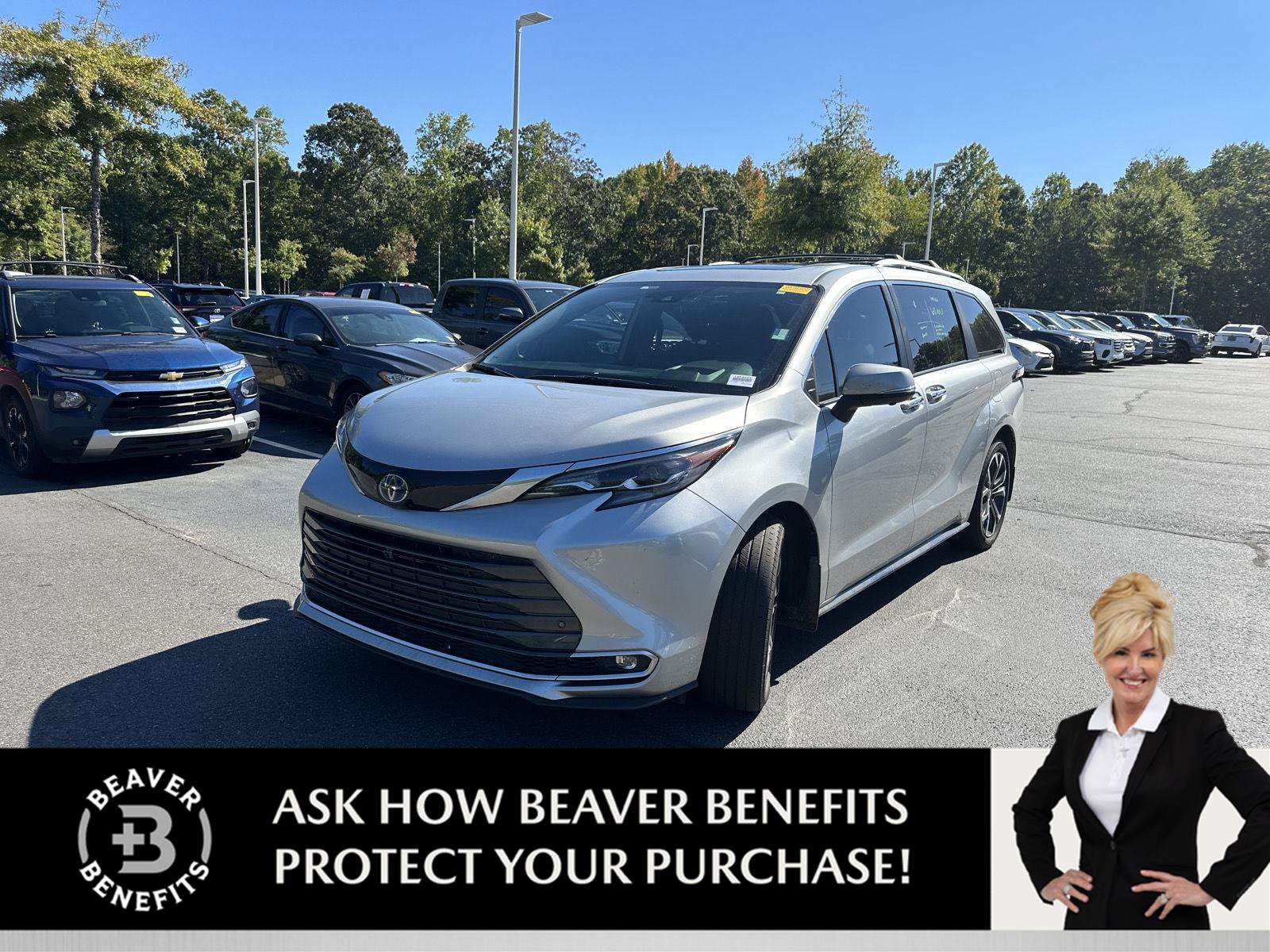Used 2025 Toyota Sienna Platinum FWD image 1