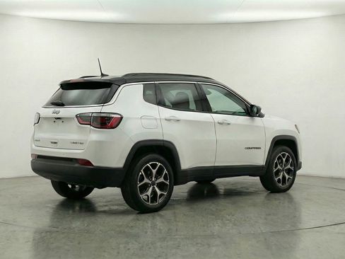 Used 2025 Jeep Compass Limited image 9