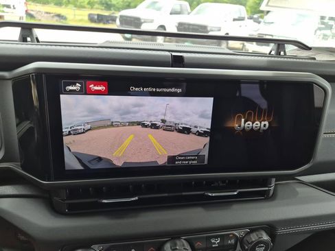 New 2026 Jeep Wrangler Unlimited Sahara AWD/4WD image 25