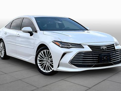Used 2019 Toyota Avalon Limited FWD image 3