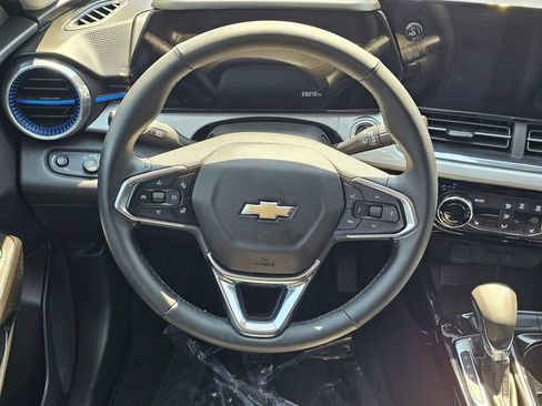Certified 2025 Chevrolet Trax LT w/ Driver Confidence Package FWD image 19