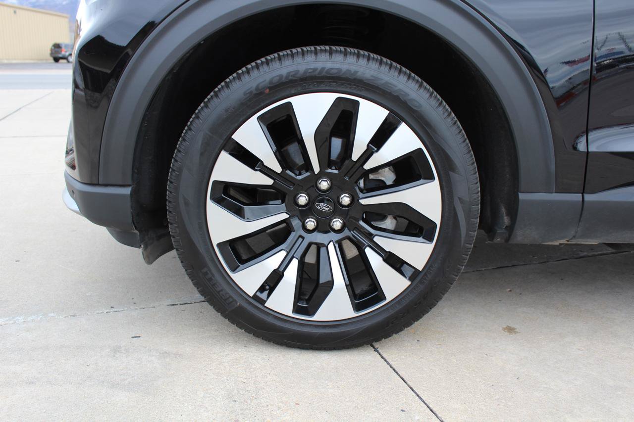 Used 2025 Ford Explorer Platinum w/ LUX Leather Package AWD/4WD image 43