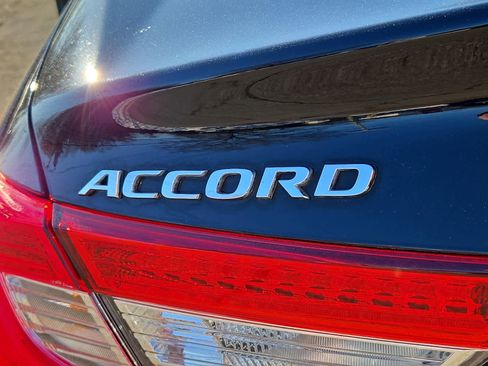 Used 2018 Honda Accord Touring image 30