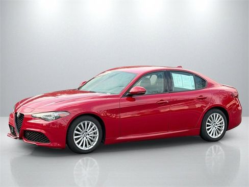 Used 2023 Alfa Romeo Giulia Sprint image 2