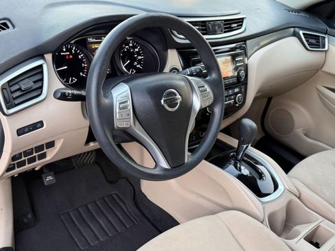 Used 2016 Nissan Rogue SV image 4