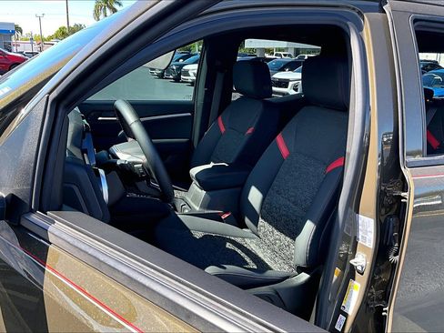 Used 2024 Chevrolet Colorado Z71 w/ Z71 Convenience Package 2 AWD/4WD image 18