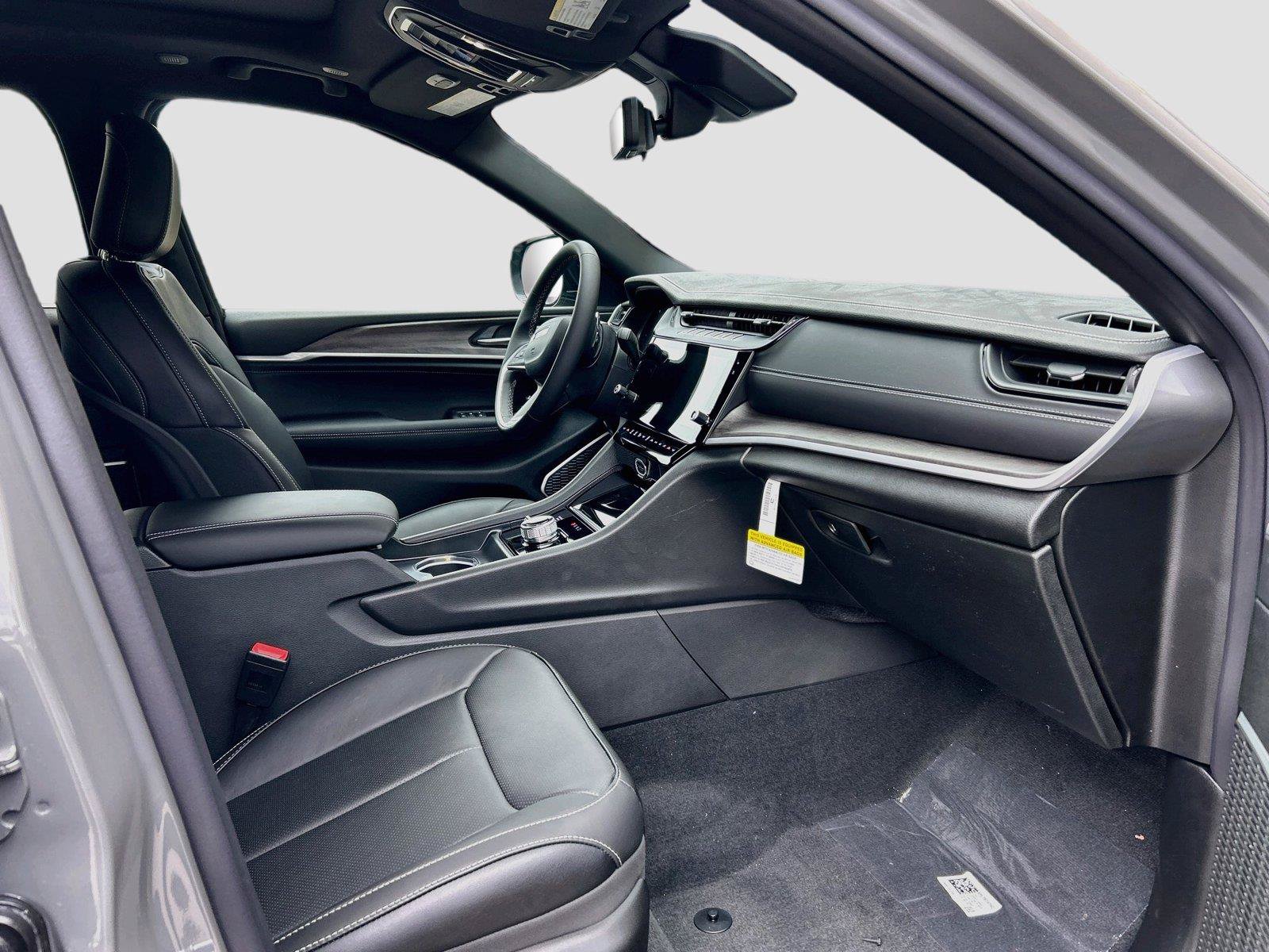 New 2027 Jeep Grand Cherokee Limited AWD/4WD image 17