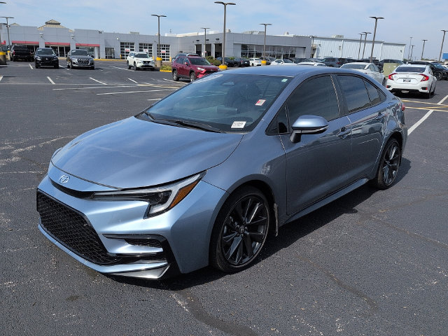 Certified 2025 Toyota Corolla SE w/ Convenience Package FWD image 3