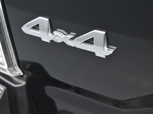 Used 2020 Toyota Tacoma Limited image 35