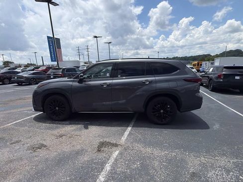 Used 2024 Toyota Highlander XSE AWD/4WD image 6