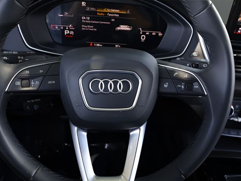 Used 2023 Audi Q5 2.0T Premium Plus w/ Premium Plus Package AWD/4WD image 21