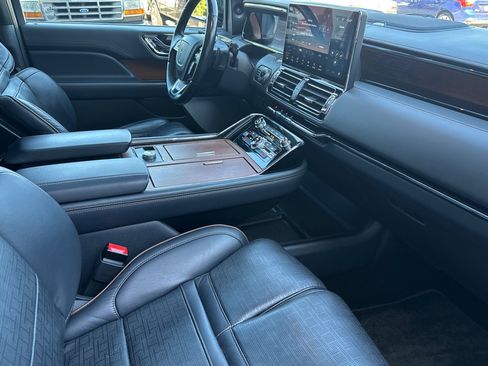 Used 2024 Lincoln Navigator L Black Label AWD/4WD image 17