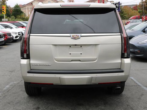 Used 2015 Cadillac Escalade Luxury AWD/4WD image 7