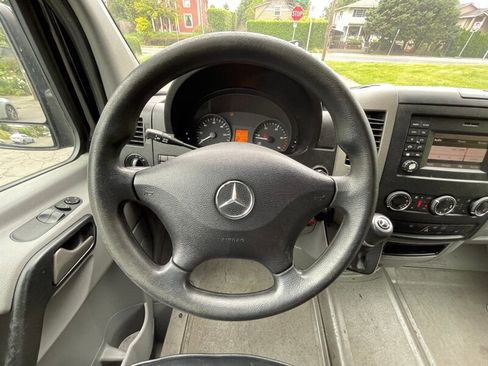 Used 2016 Mercedes-Benz Sprinter 2500 image 23
