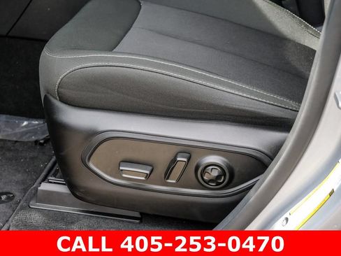 Used 2025 Jeep Grand Cherokee Laredo w/ Luxury Tech Group I AWD/4WD image 25