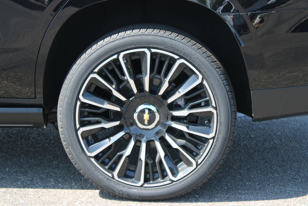 New 2026 Chevrolet Tahoe High Country AWD/4WD image 17