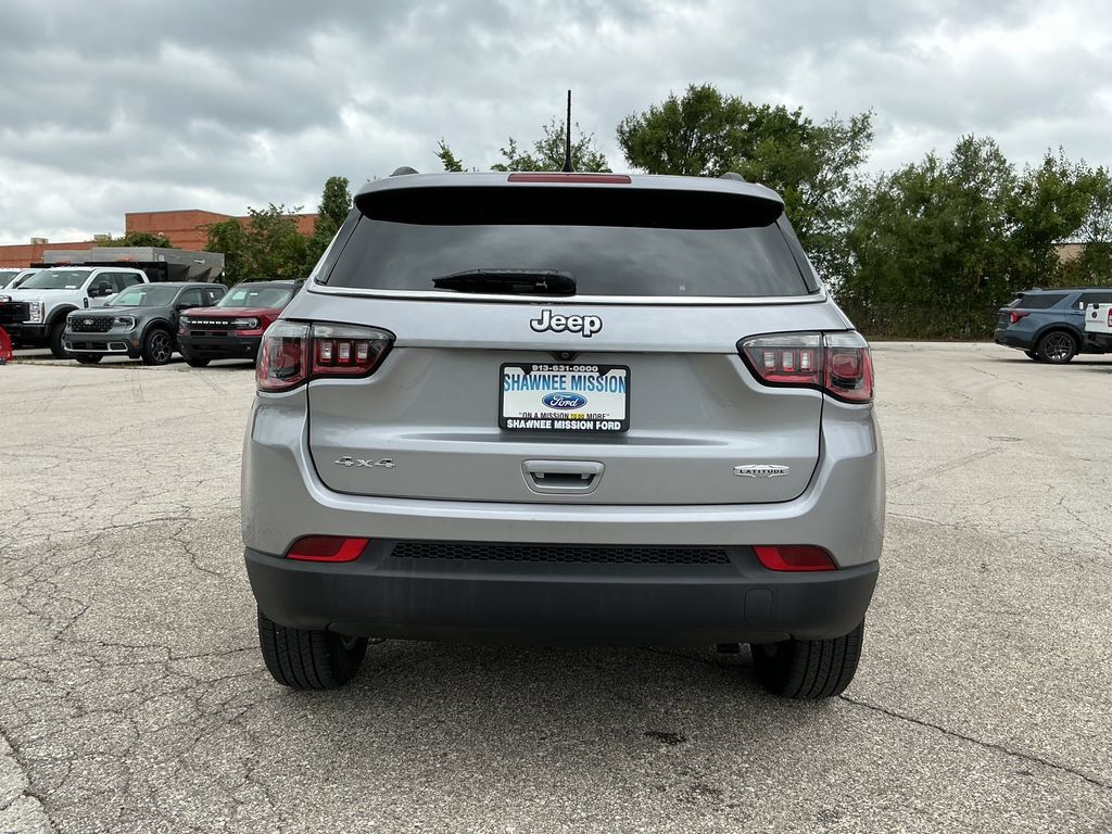 Used 2019 Jeep Compass Latitude AWD/4WD image 4