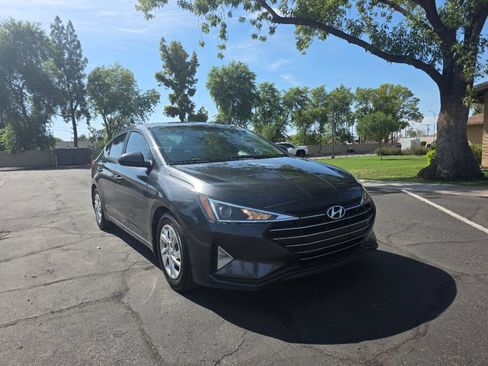 Used 2020 Hyundai Elantra SE FWD image 1