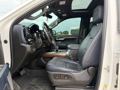 Used 2023 Chevrolet Silverado 1500 High Country w/ High Country Premium Package AWD/4WD image 11